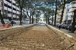 Canal 3 fica coberto por areia após ressaca