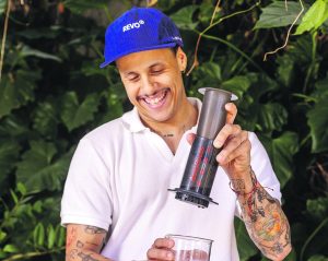 Caio Paiva, santista bom de Aeropress  a caminho do mundial da Coréia do Sul