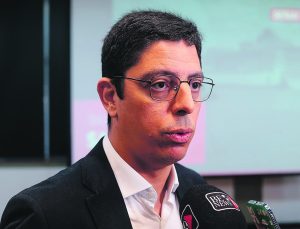 Tarifaço de Trump preocupa setores da economia da Baixada Santista