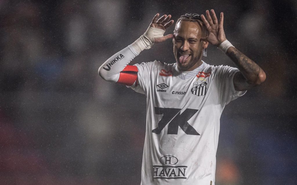 Com gol de Neymar, Santos vence amistoso em estreia do filho de Robinho