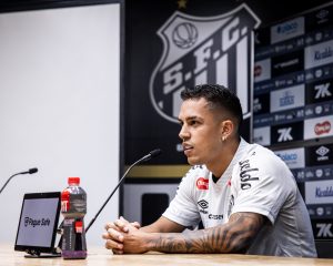 Igor Vinícius mira nova fase no Santos e admite: ‘Mexeu com o meu coração’