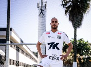 Santos anuncia contratação do lateral-direito Mayke até o final de 2027