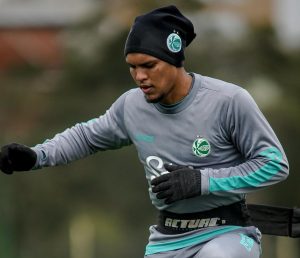 Sem despedida oficial do Santos, Gabriel Veron aparece treinando no Juventude