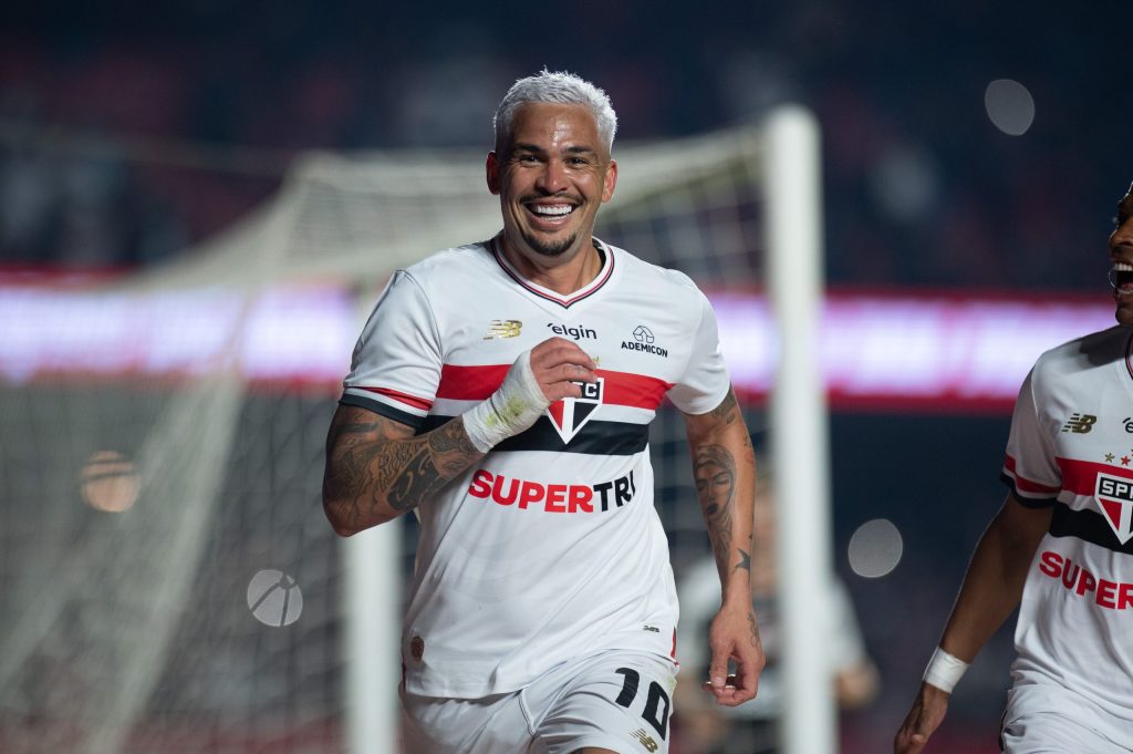 Luciano aniquila Corinthians inerte, São Paulo vence a 1ª com Crespo e respira contra o Z4