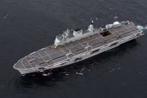 Navio-Aeródromo Atlântico chega a Santos e poderá ser visitado no domingo