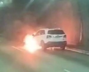 SUV pega fogo em túnel da Imigrantes e interdita rodovia