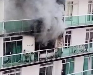 Incêndio destrói parte de apartamento no Guarujá