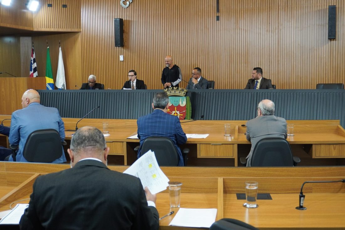 Assessor de Cubatão ganha mais que vereador | Jornal da Orla