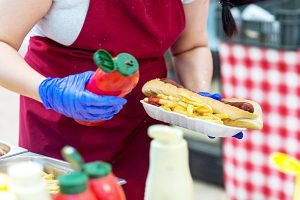 Setor de alimentação e bebidas tem primeira queda em 9 meses