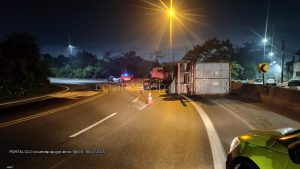 Caminhão tomba e interdita rodovia Cônego Domênico