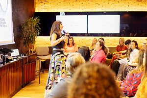 Feira feminina de negócios ocupa Centro de Convenções de Santos