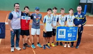 Equipe infantojuvenil do Clube Internacional de Regatas é campeã paulista de tênis