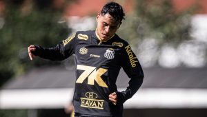 Hyan renova contrato com o Santos e fala sobre experiência ao lado de Neymar