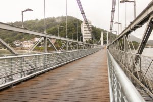 Ponte Pênsil adota mão única em horários alternados a partir desta segunda