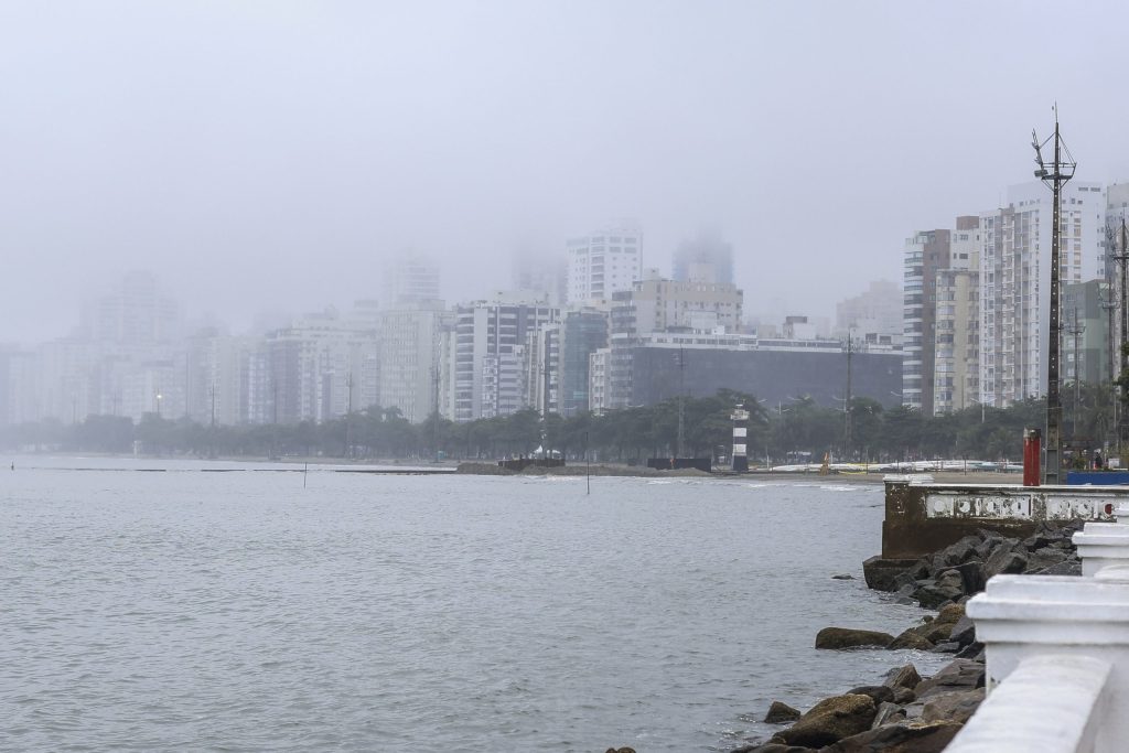 Tempo fica instável e mar permanece calmo, aponta previsão