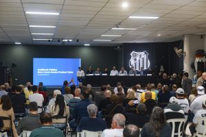 Moradores da Vila Belmiro mostram apreensão com novo estádio do Santos F.C.