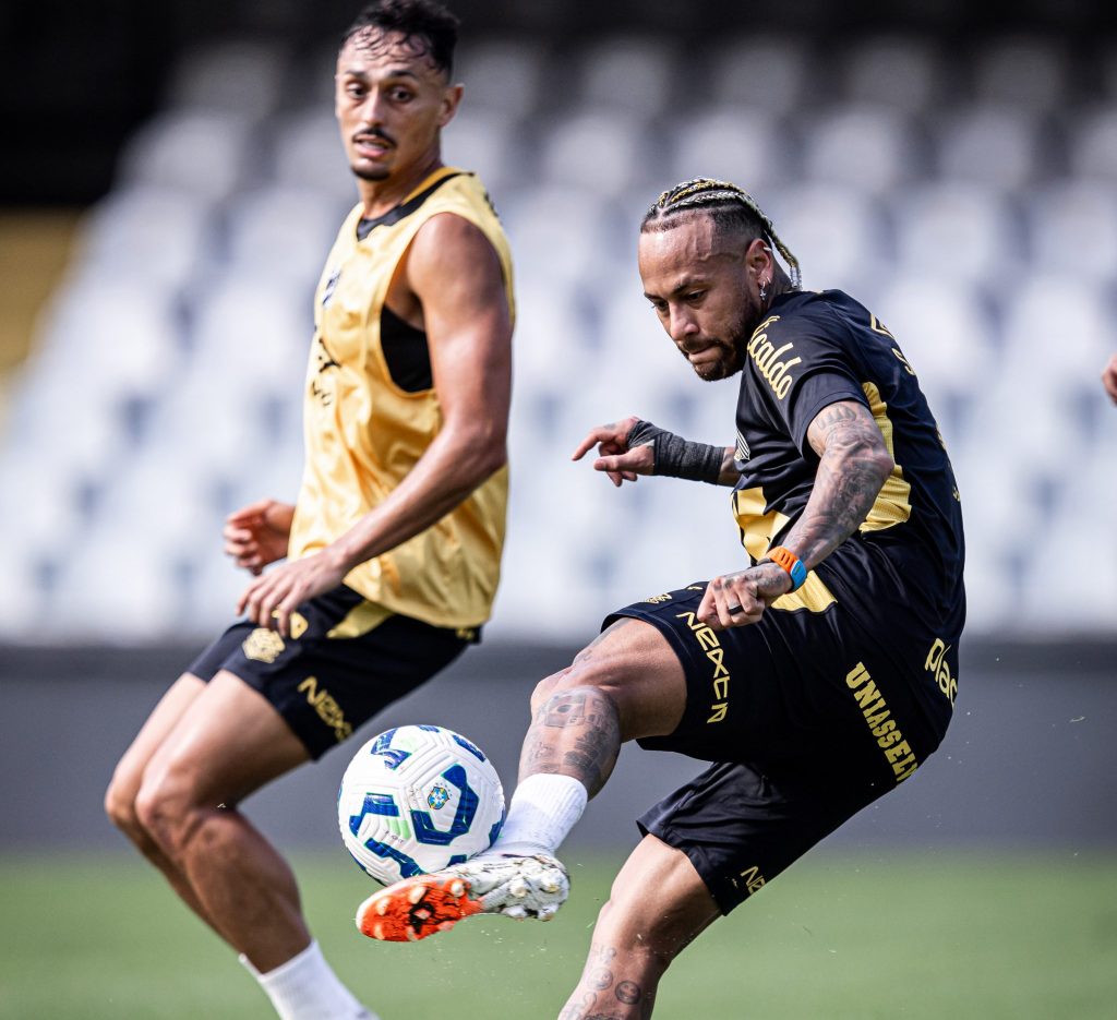 Neymar retorna aos treinos do Peixe após pausa para recuperação física