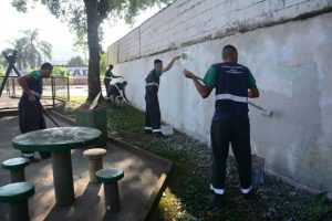 Santos usa arte para combater descarte irregular