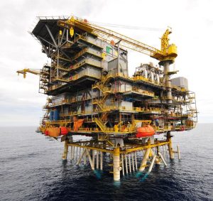 Santos oferece 300 vagas em plataformas de petróleo e gás