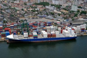 São Vicente realiza mutirão com quase 400 vagas no setor portuário