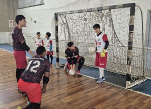 Clínica de futsal integra equipe de competição com alunos do SuperEscola de Praia Grande