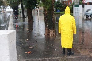 Frente fria traz riscos de novos alagamentos; mínima deve chegar a 12°C