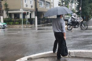 Chuva e frente fria atingem a Baixada Santista