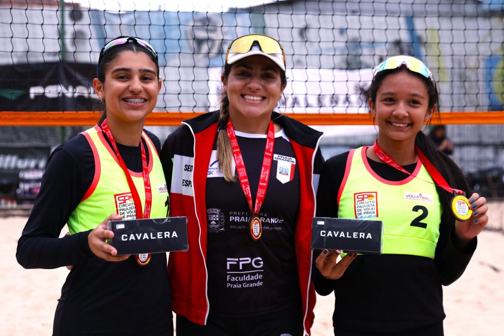 Dupla da Praia Grande é campeã da primeira etapa do Paulista de vôlei de praia sub-15