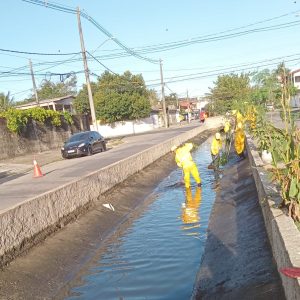 Vicente de Carvalho: canal do Jardim Progresso passa por limpeza