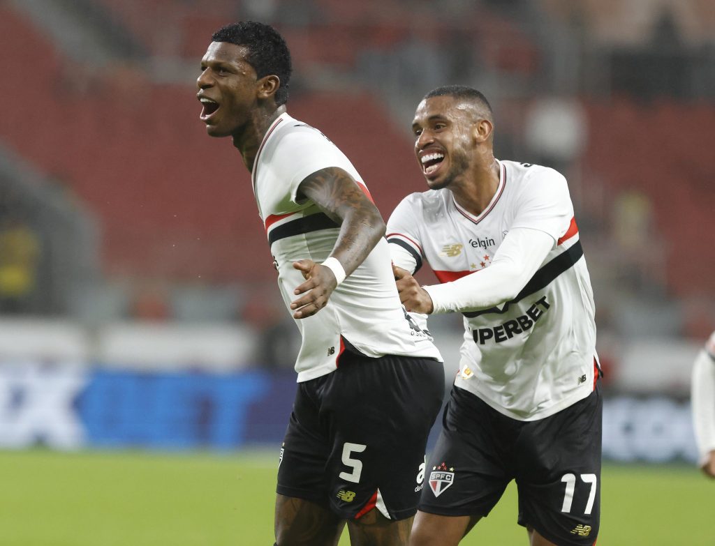São Paulo bate o Inter, acumula 5ª vitória seguida e segue ‘lua de mel’ com Crespo