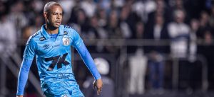 Mayke comemora estreia com vitória no Santos e mostra confiança para enfrentar o Cruzeiro