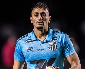 Santos acerta rescisão de contrato com Diego Pituca; volante vai para o futebol japonês