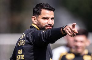 Tomás Rincón renova contrato com o Santos até o fim de 2026
