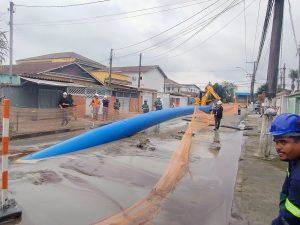 Começam obras de travessia subaquática para importação de água no Guarujá