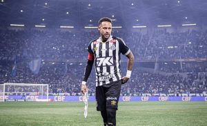 Neymar joga 90 minutos pelo 6º jogo seguido, bate marca do PSG e mostra durabilidade no Santos