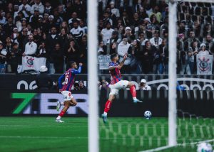 Corinthians é derrotado pelo Bahia na Neo Química Arena em jogo marcado por ‘1º tempo maluco’