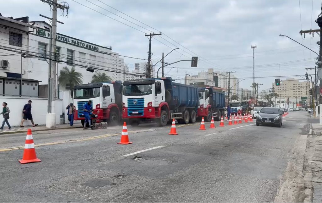 Obras alteram trânsito na Rua Montenegro e Av. Emílio Carlos em Guarujá