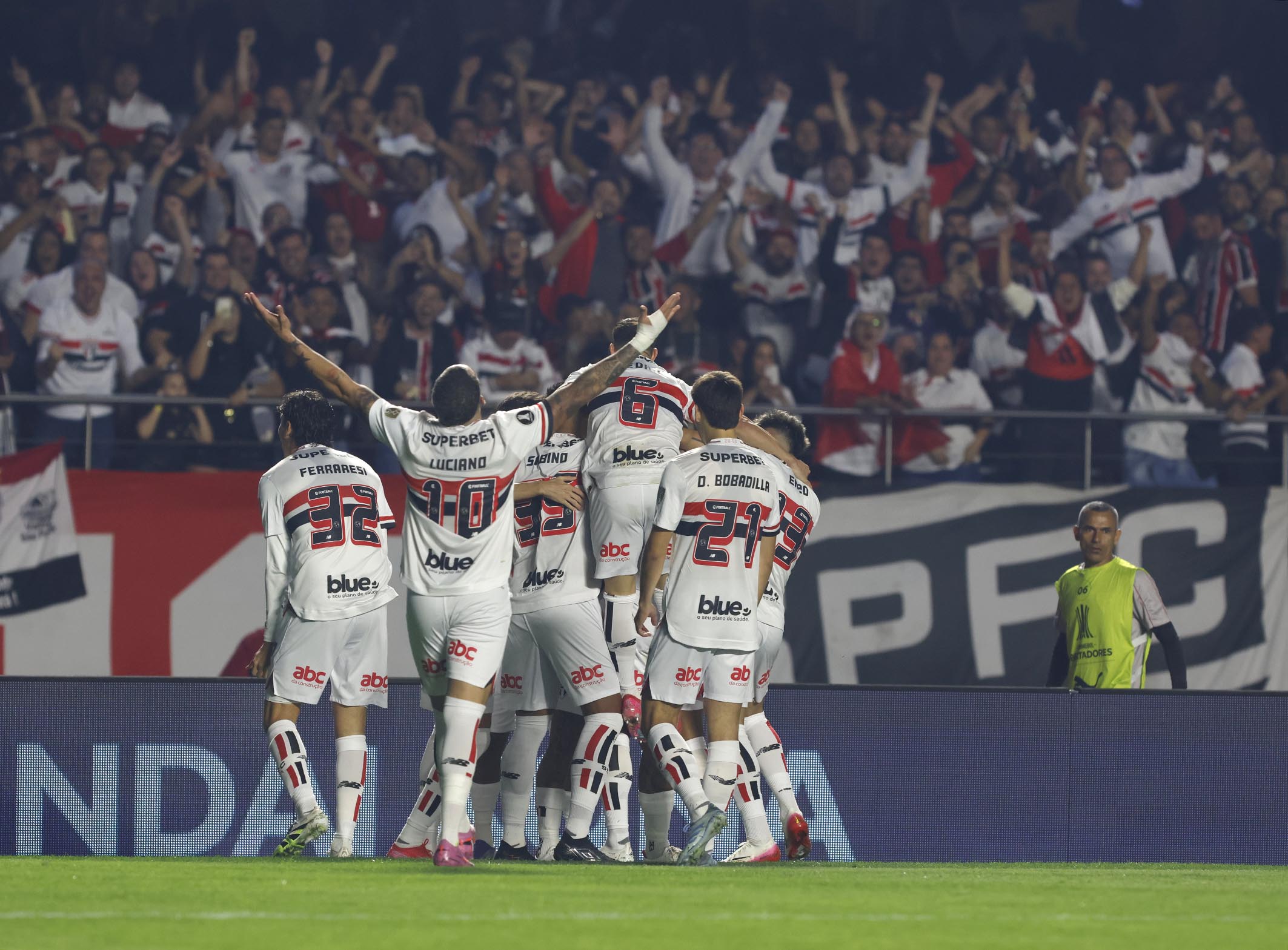 São Paulo vence o Atlético Nacional com noite abençoada de Rafael | Jornal da Orla