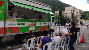 Caminhão Sabor e Renda volta a circular em Guarujá