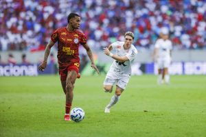 Santos perde para o Bahia sob olhares de Ancelotti e Vojvoda