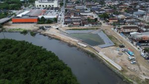 Obras dos piscinões no Rio Santo Amaro são retomadas em Guarujá