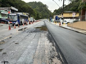 Obras interditam vias em Guarujá no sentido Enseada