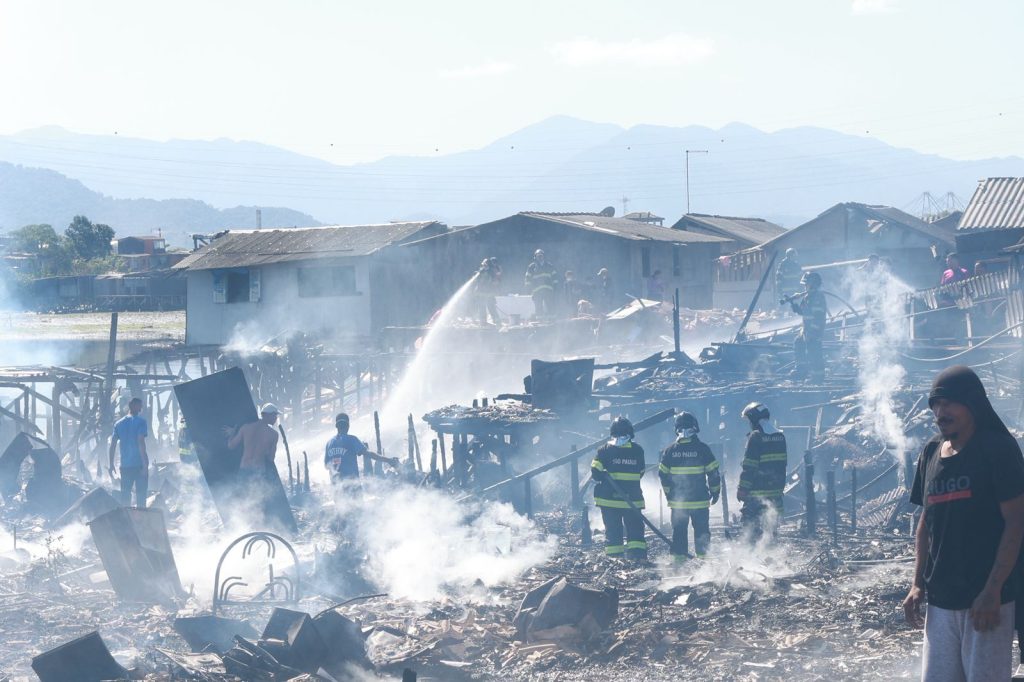 Santos convoca vítimas do 1º incêndio na Vila Gilda para receberem auxílio