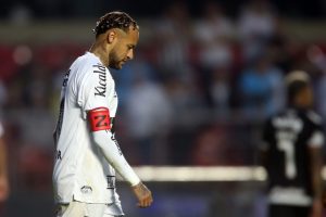 Neymar só testemunha goleada histórica do Vasco sobre o Santos no MorumBis