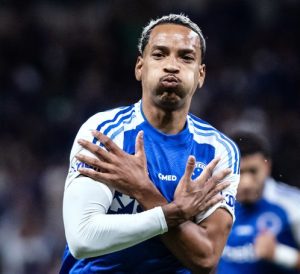 Cruzeiro acaba com invencibilidade de oito jogos do São Paulo