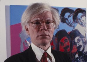 Andy Warhol, o artista do consumo, do marketing e também do vazio