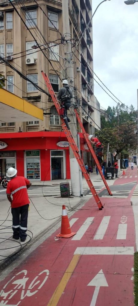 Primeira etapa de retirada de fios inativos é concluída no Centro de Santos
