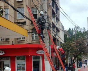 Primeira etapa de retirada de fios inativos é concluída no Centro de Santos