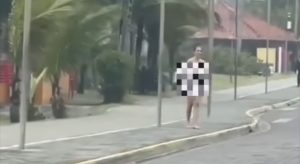 Mulher que andava nua em Itanhaém confessa ter matado o próprio pai