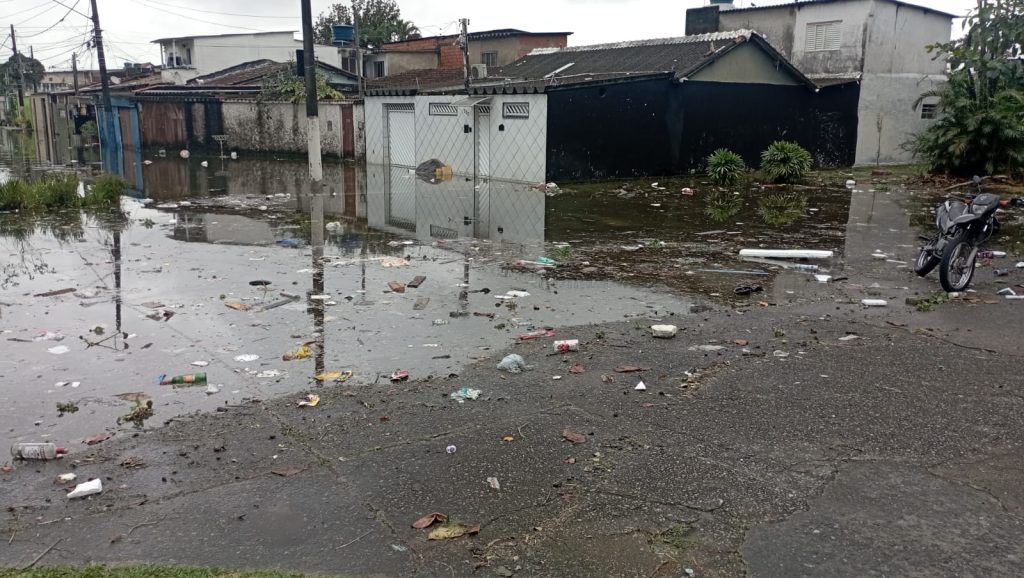 Zona Noroeste continua alagada mesmo após chuvas intensas pararem